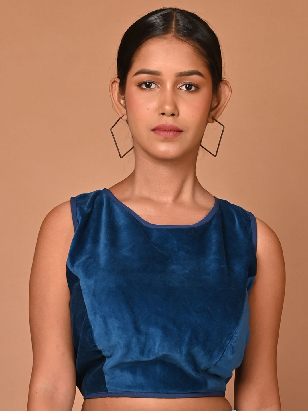 

tantkatha Sleeveless Padded Velvet Saree Blouse, Blue