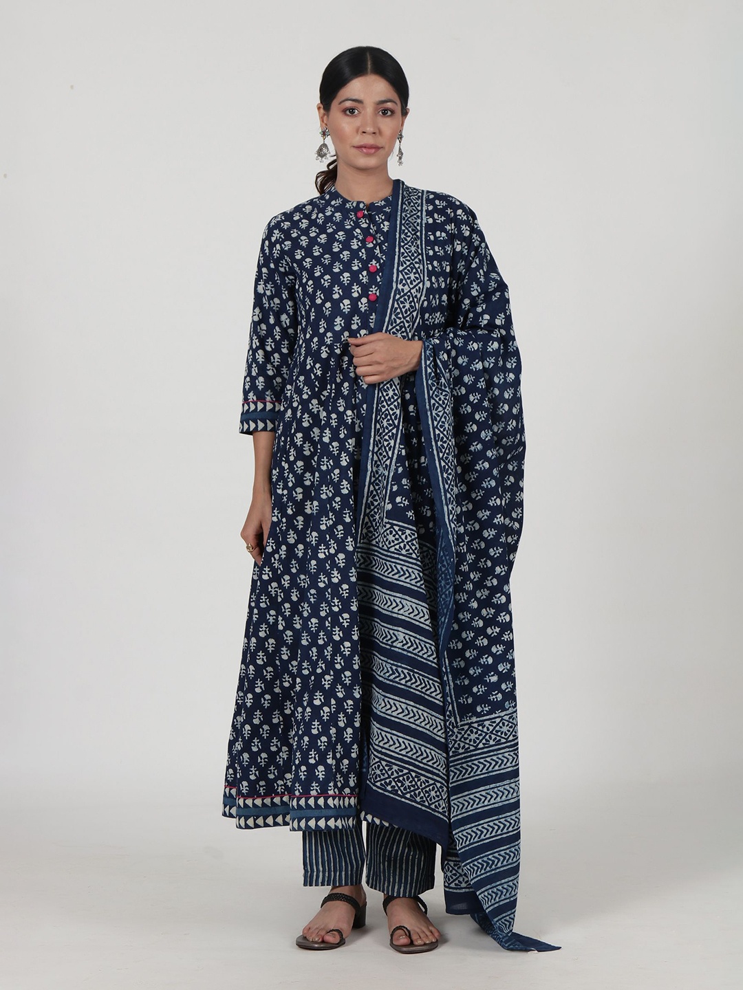 

TJORI Floral Printed Cotton Dupatta, Blue