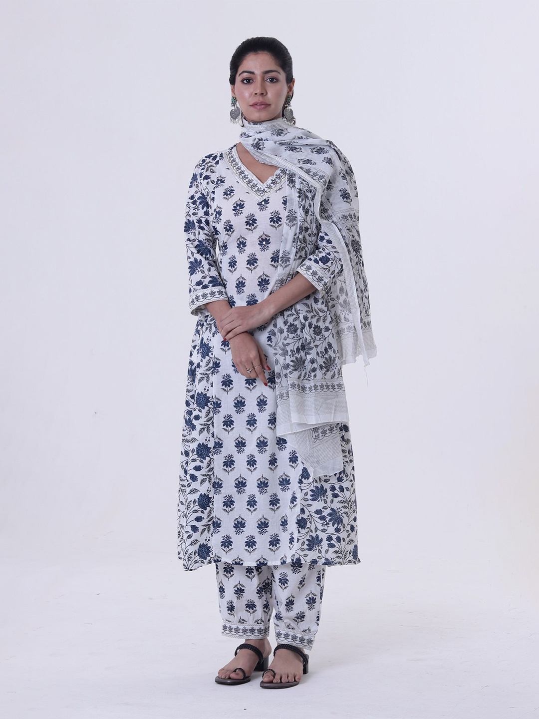 

TJORI Floral Printed Cotton Dupatta, Blue