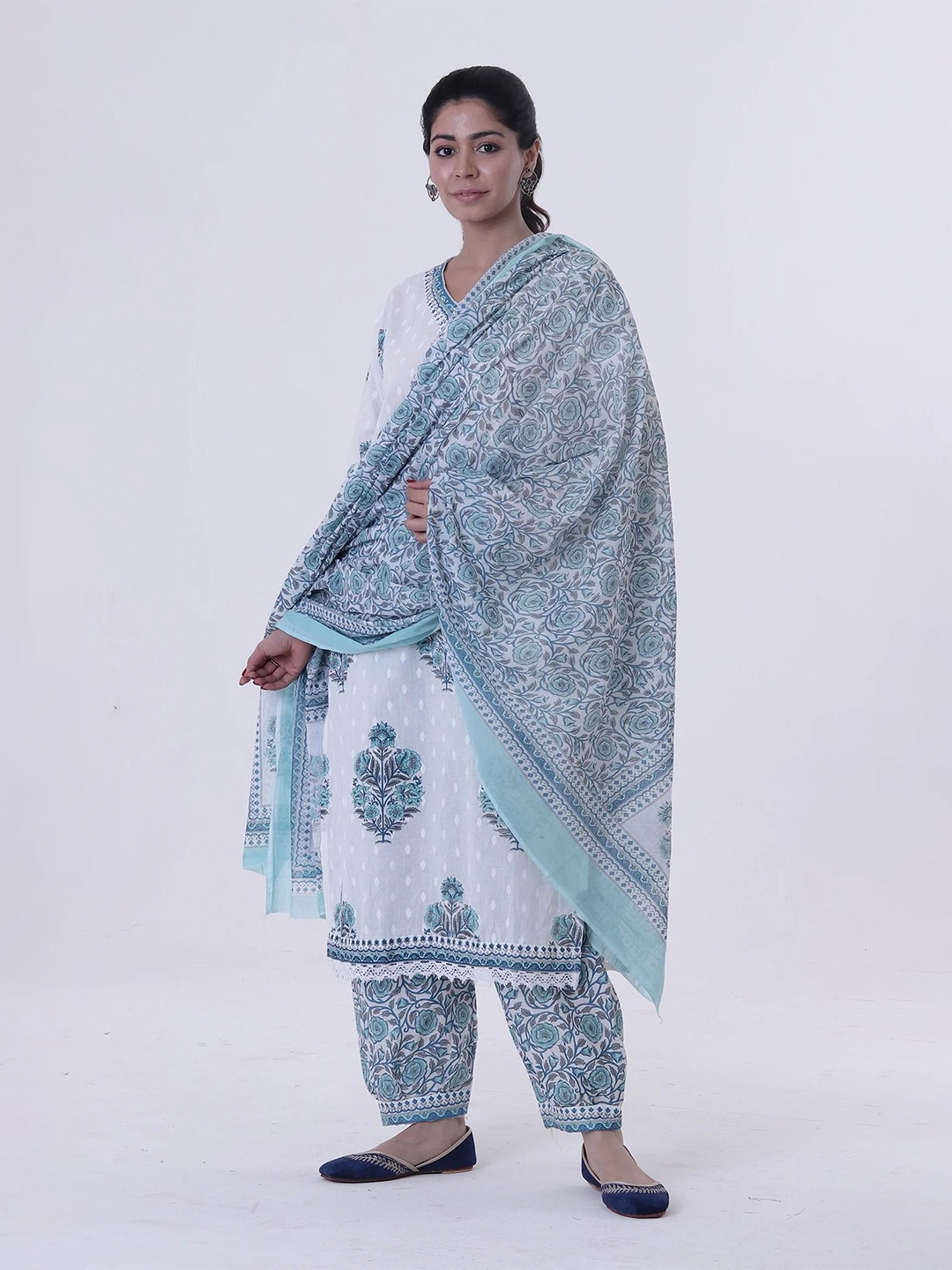 

TJORI Floral Printed Cotton Dupatta, Blue