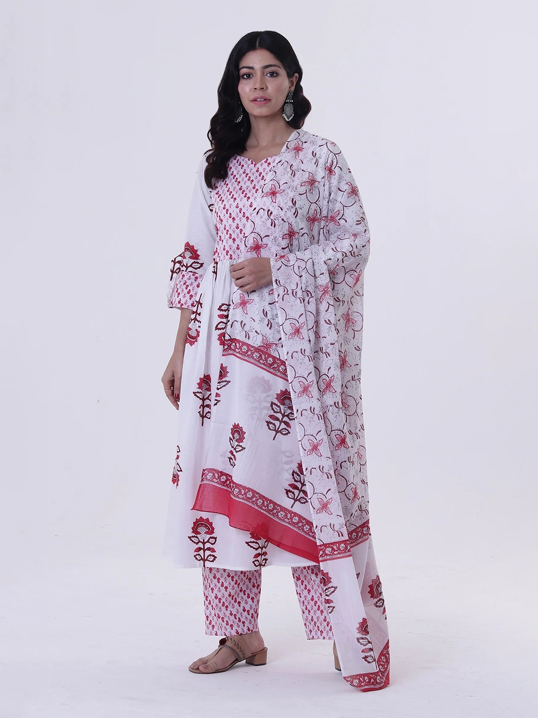 

TJORI Floral Printed Block Print Cotton Dupatta, White