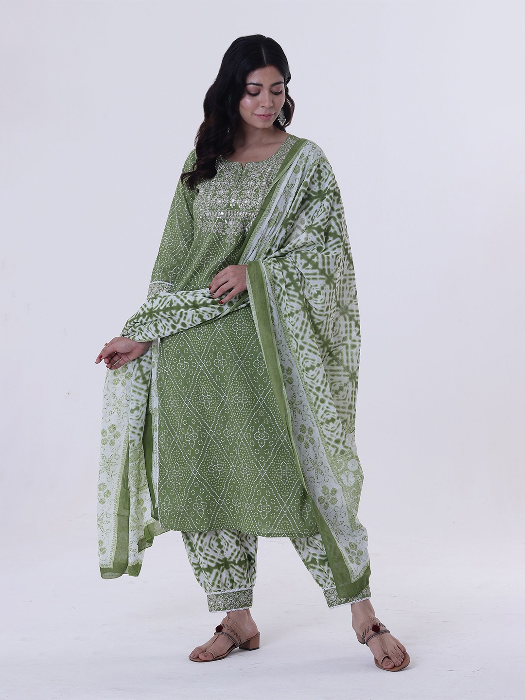 

TJORI Floral Printed Block Print Cotton Dupatta, Green