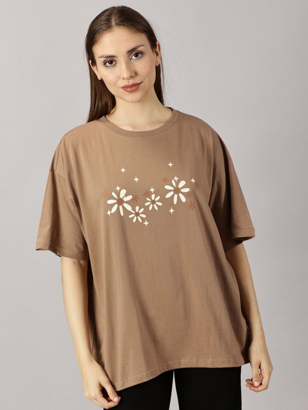 

THE HOLLANDER Women Typography Printed Drop-Shoulder Sleeves Applique T-shirt, Brown