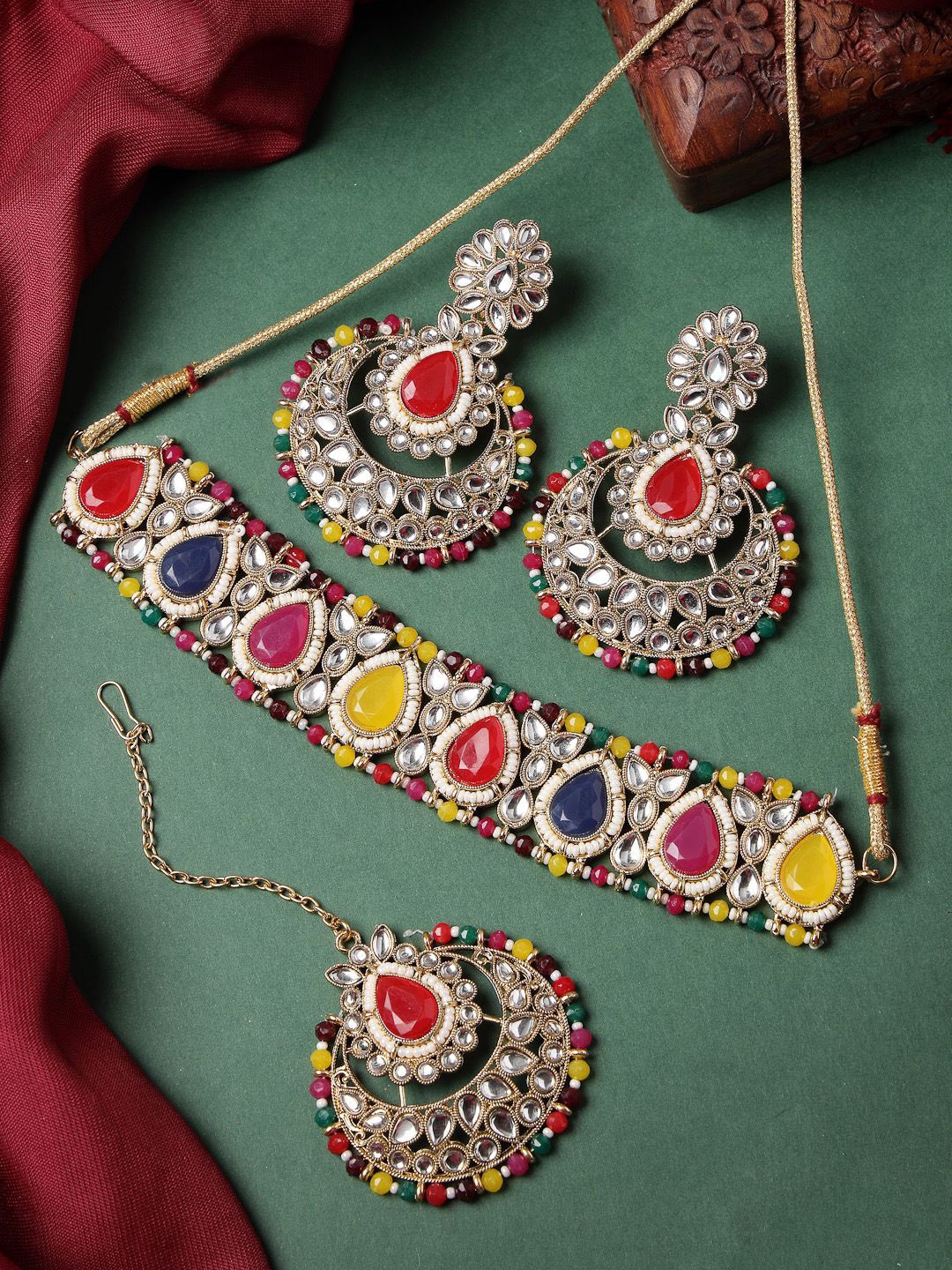 

Sukkhi Gold Plated Kundan Studded & Beaded Jewellery Set