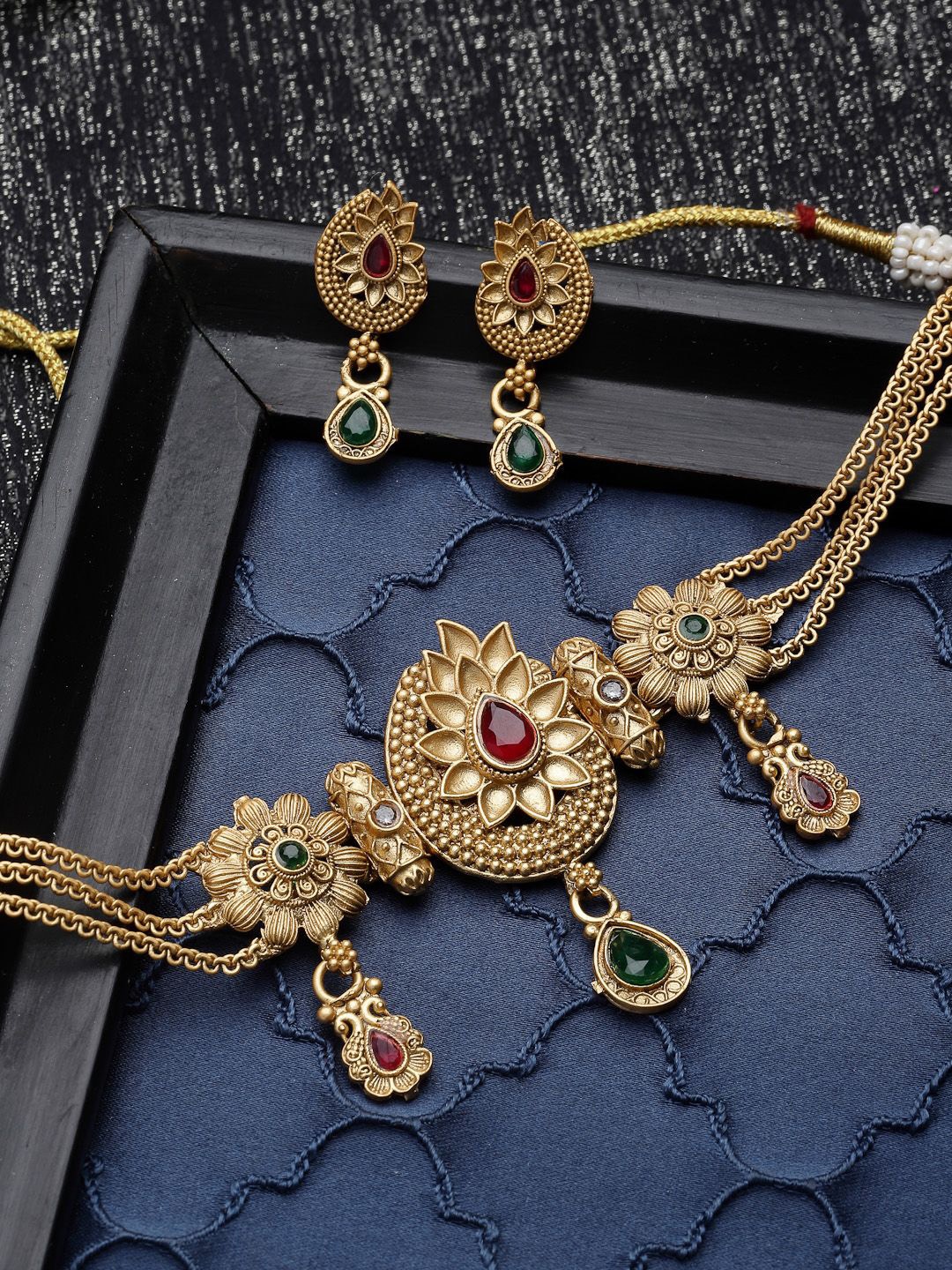 

Sukkhi Gold-Plated Artificial Beads Studded Jewellery Set