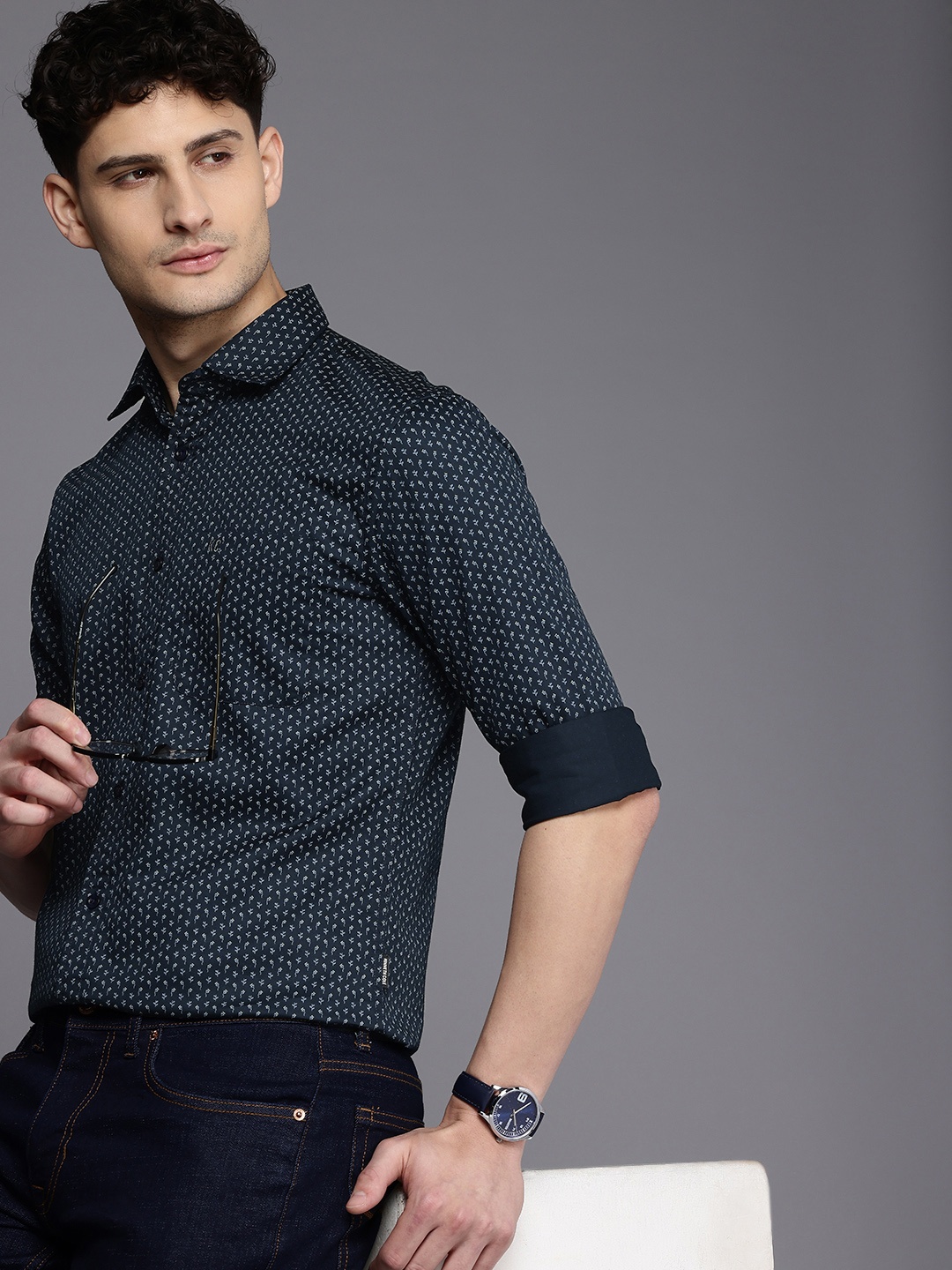 

Kenneth Cole Men Premium Slim Fit Floral Printed Pure Cotton Casual Shirt, Navy blue