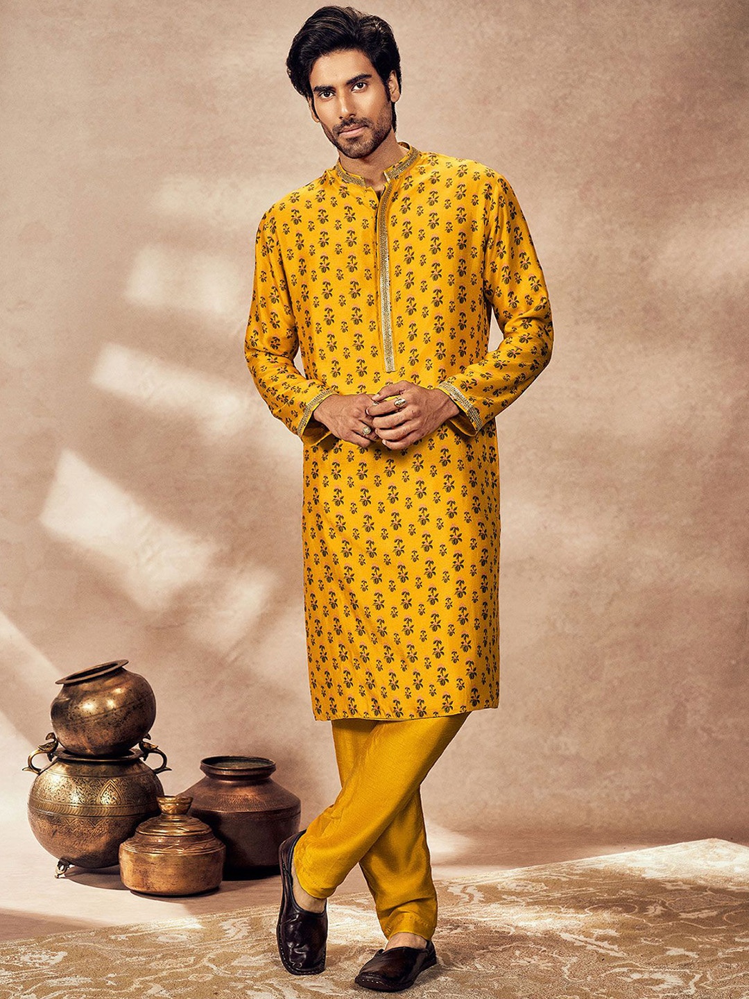 

Masaba Floral Printed Mandarin Collar Gotta Patti Straight Kurta, Yellow