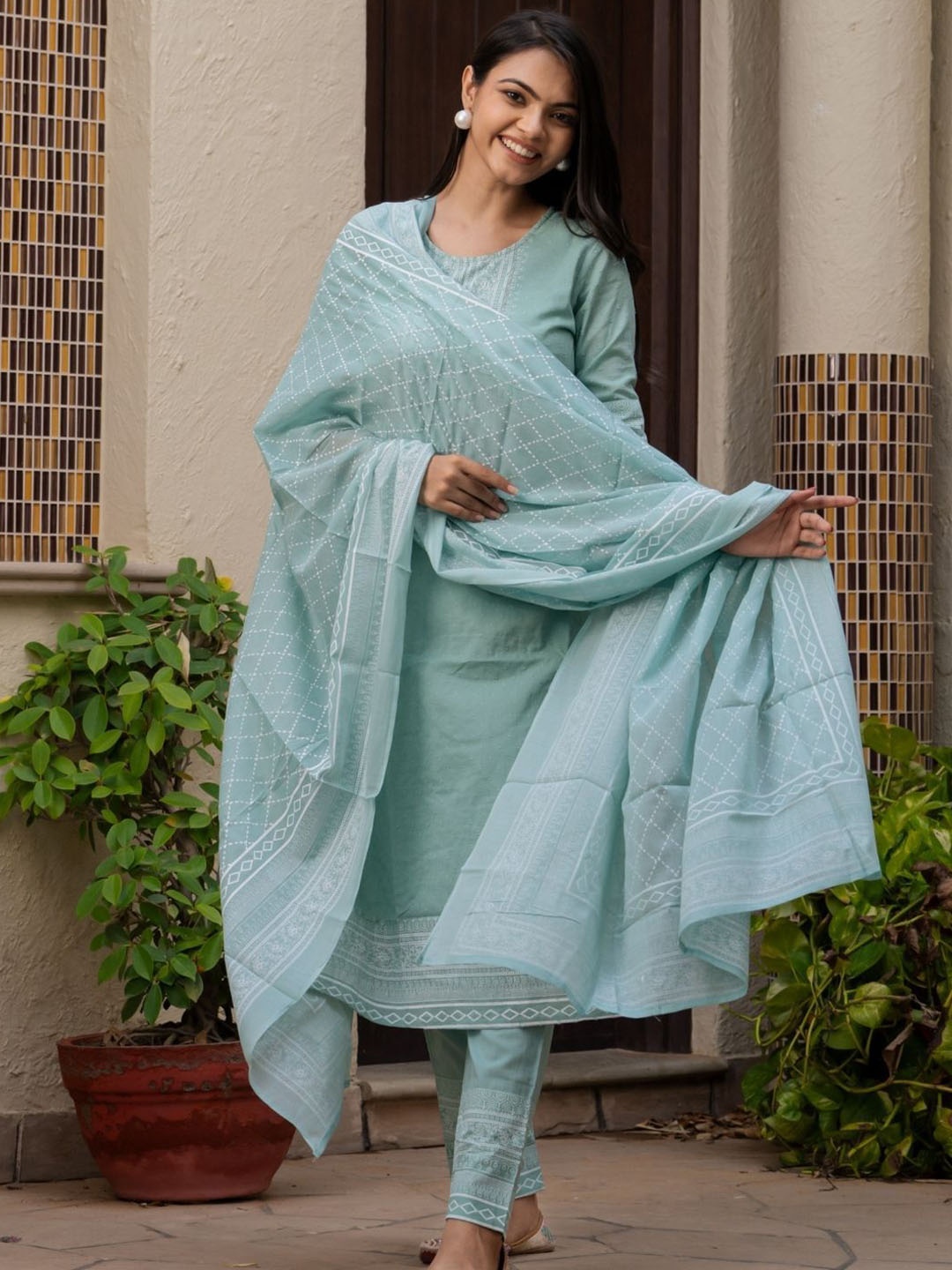 

PRETTY PALLU Floral Printed Pure Cotton Straight Kurta with Palazzos & Dupatta, Green
