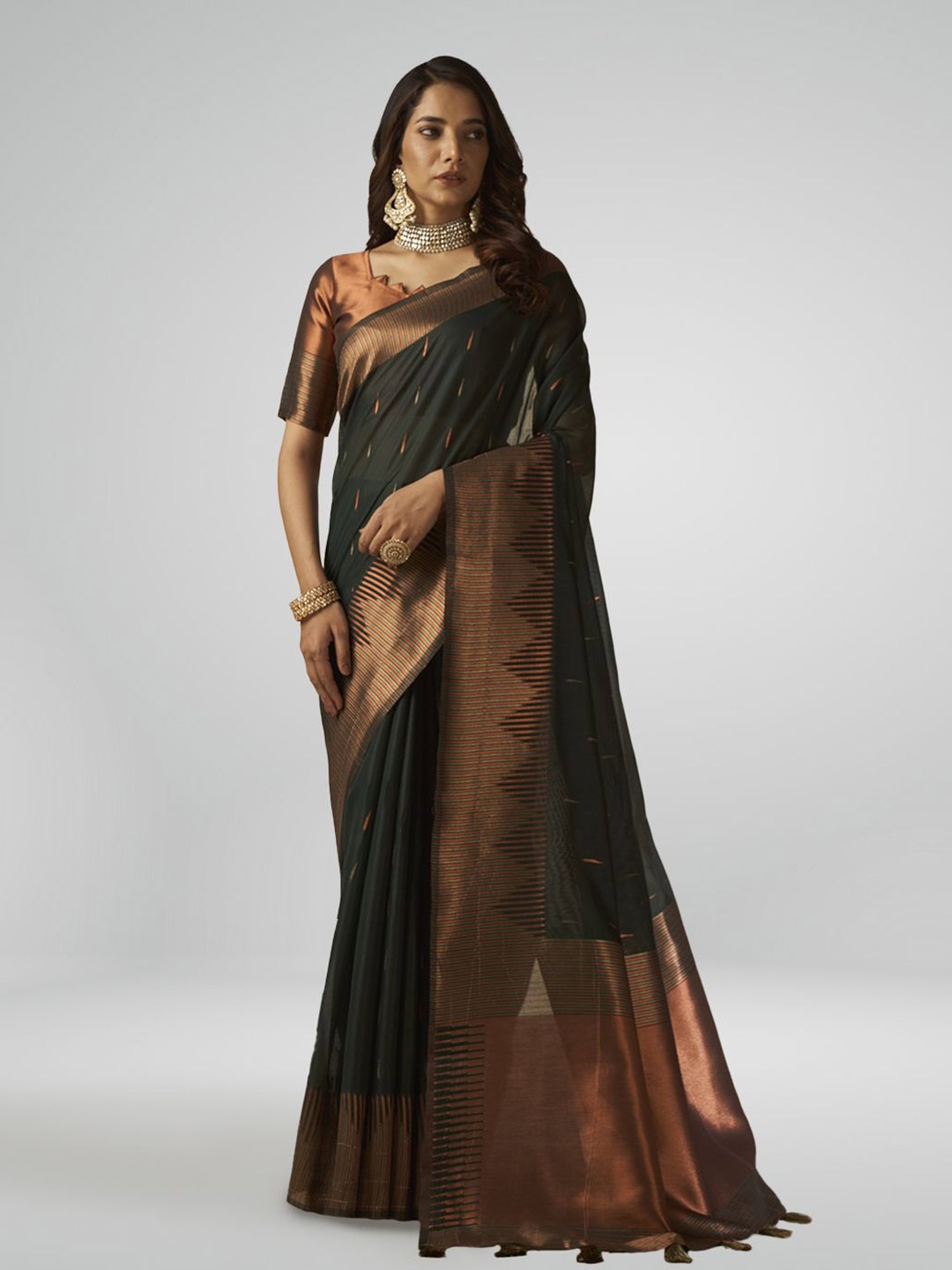 

Aura Woven Design Zari Pure Cotton Saree, Green