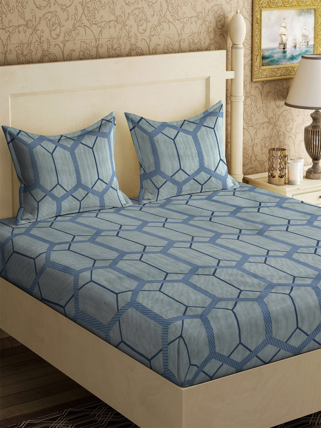 

KLOTTHE Grey & Black Geometric Printed 300 TC Super King Fitted Bedsheet & 2 Pillow Covers