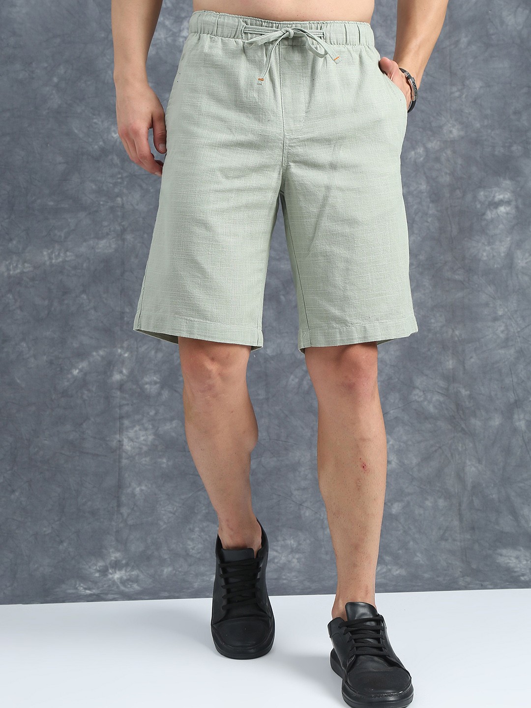 

The Roadster Lifestyle Co Linen Relaxed Fit Shorts, Lime green