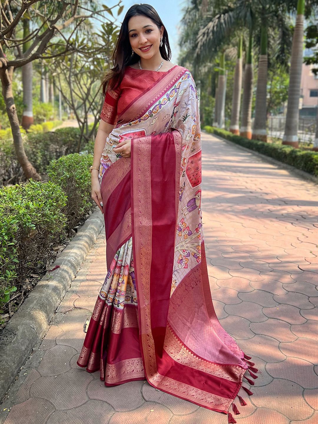

VASTRANAND Ethnic Motif Zari Woven Banarasi Saree, Beige