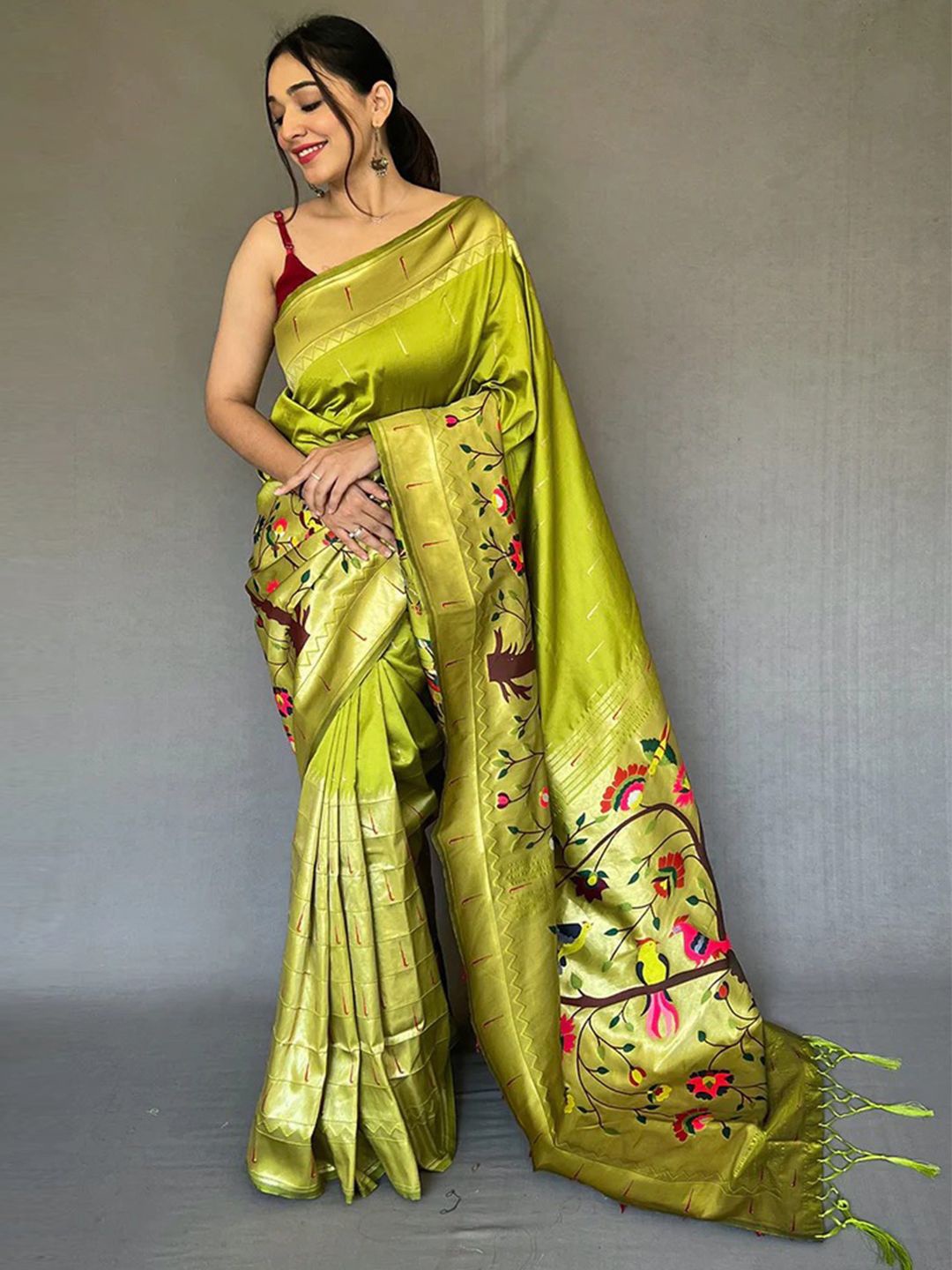 

VASTRANAND Floral Zari Banarasi Saree, Green