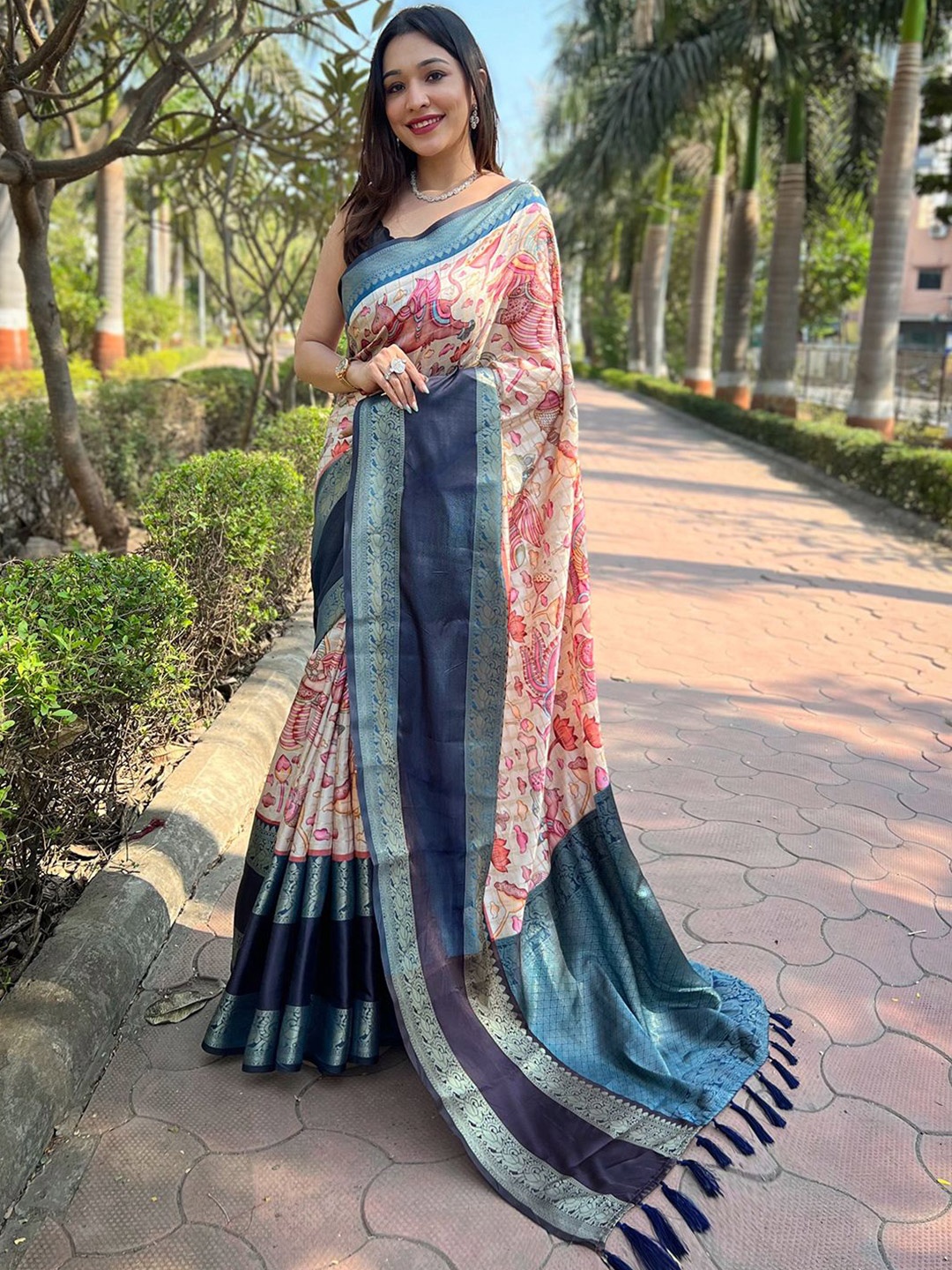 

VASTRANAND Kalamkari Zari Banarasi Saree, Blue