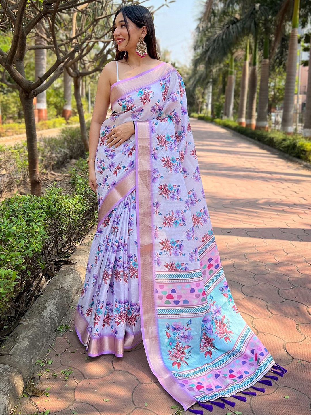

VASTRANAND Zari Woven Floral Kota Saree, Lavender