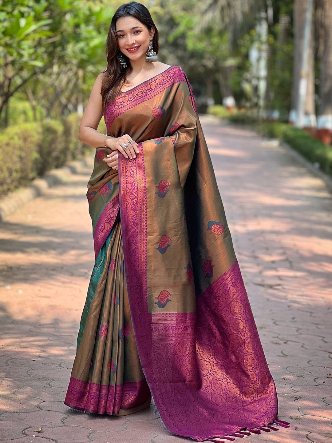 

VASTRANAND Woven Design Zari Banarasi Saree, Brown