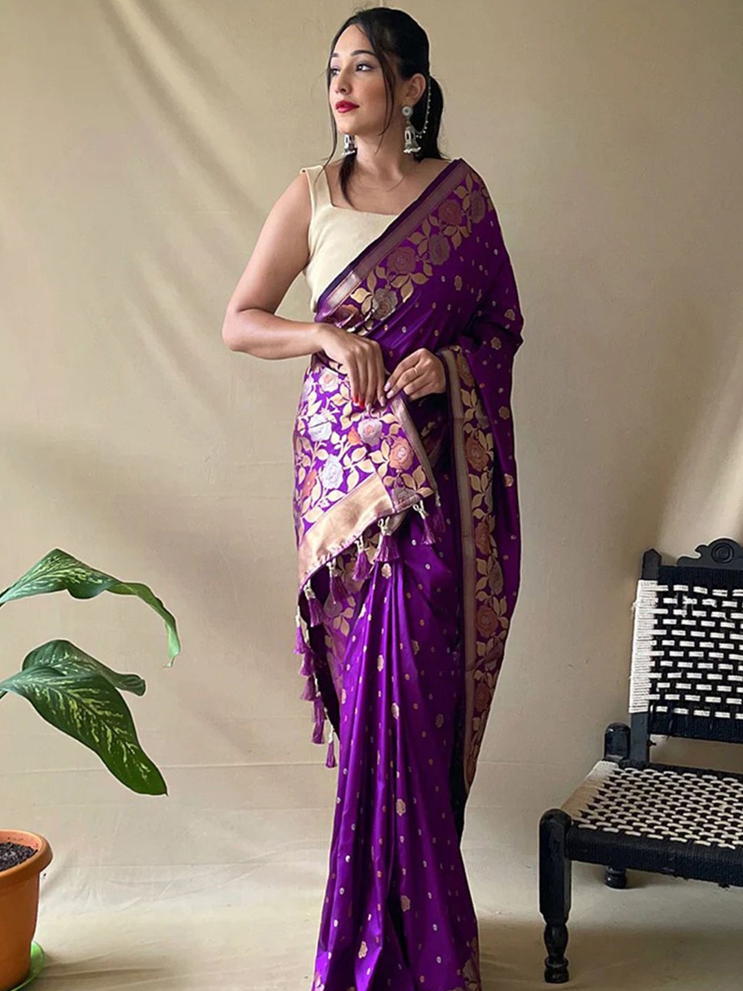 

VASTRANAND Ethnic Motif Zari Woven Banarasi Saree, Purple