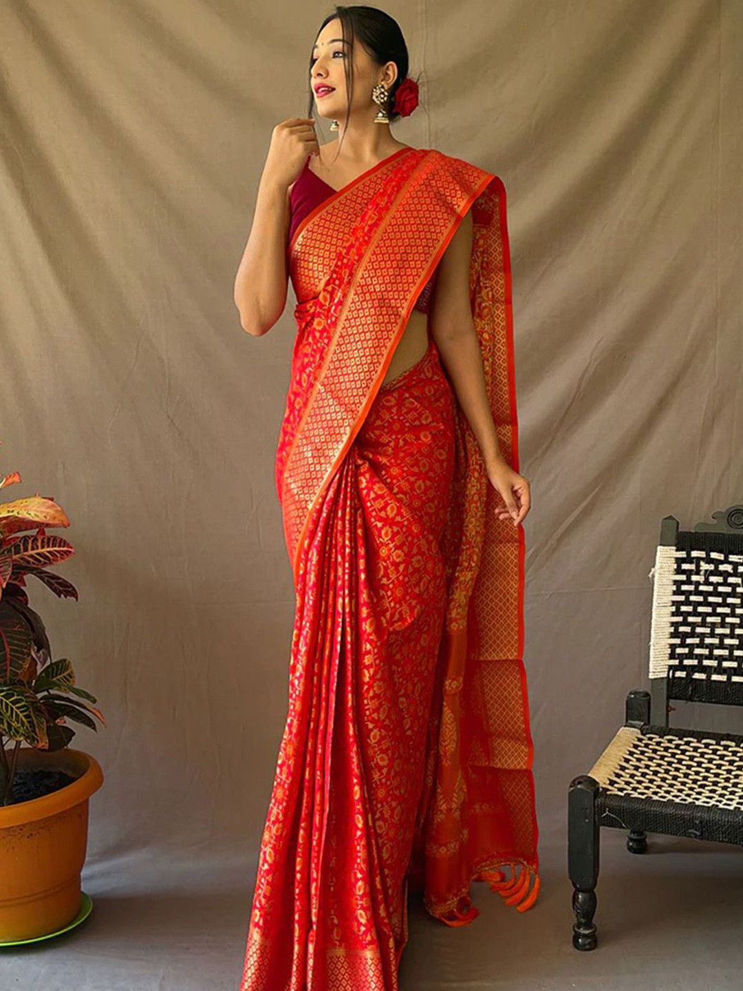 

VASTRANAND Ethnic Motif Zari Woven Banarasi Saree, Red