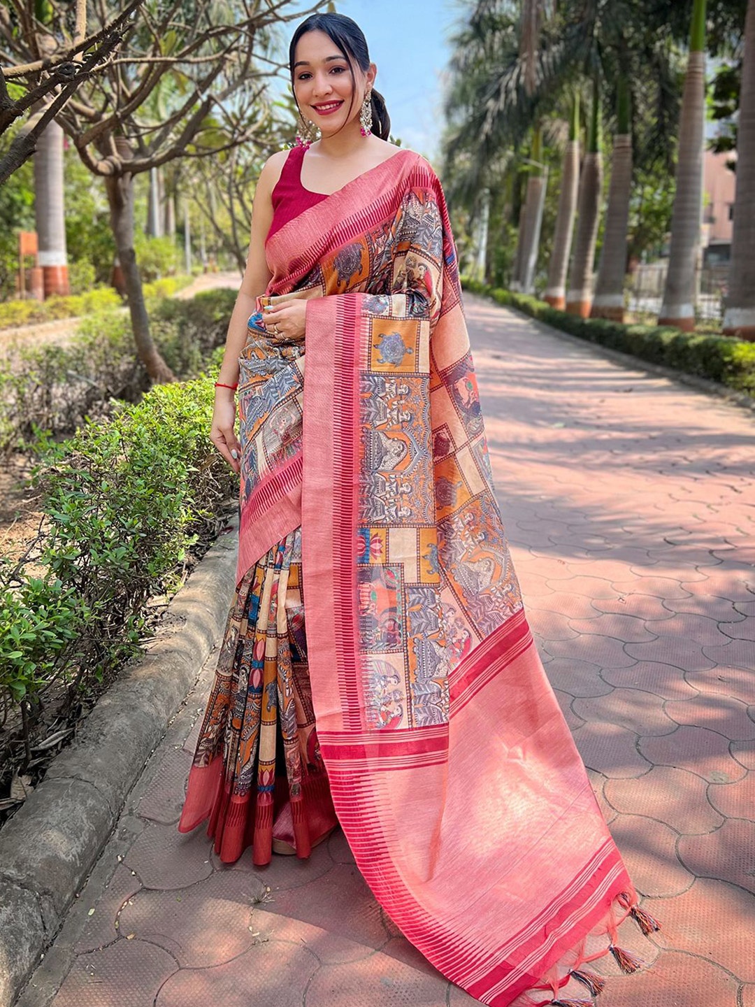 

VASTRANAND Madhubani print Zari Woven Tussar Saree, Pink