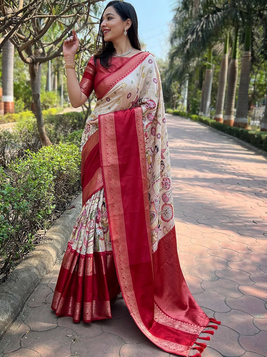 

VASTRANAND Ethnic Motif Zari Woven Banarasi Saree, Cream