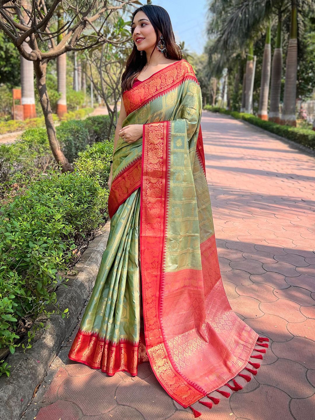 

VASTRANAND Woven Design Zari Banarasi Saree, Olive