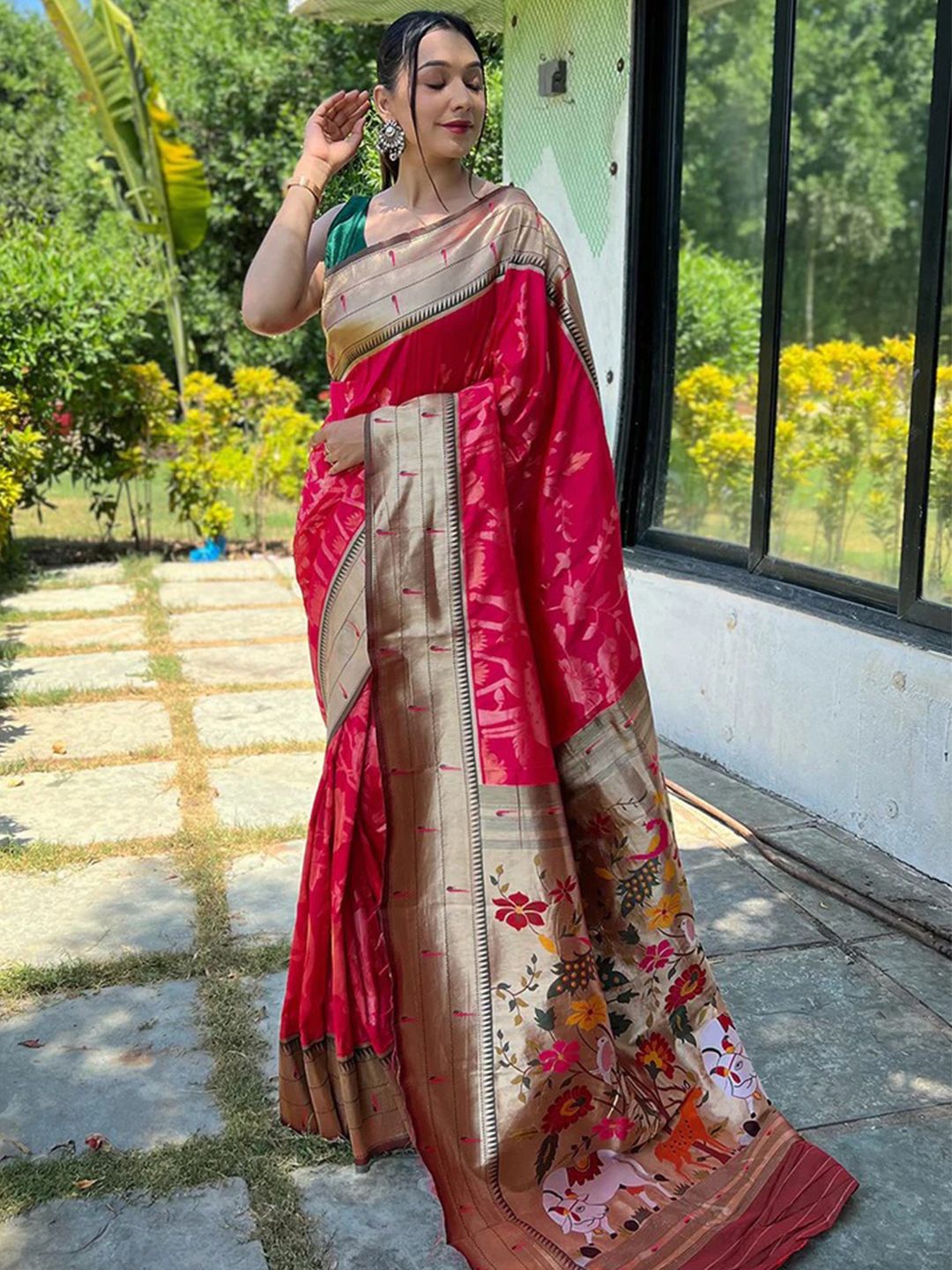 

VASTRANAND Woven Design Zari Banarasi Saree, Pink