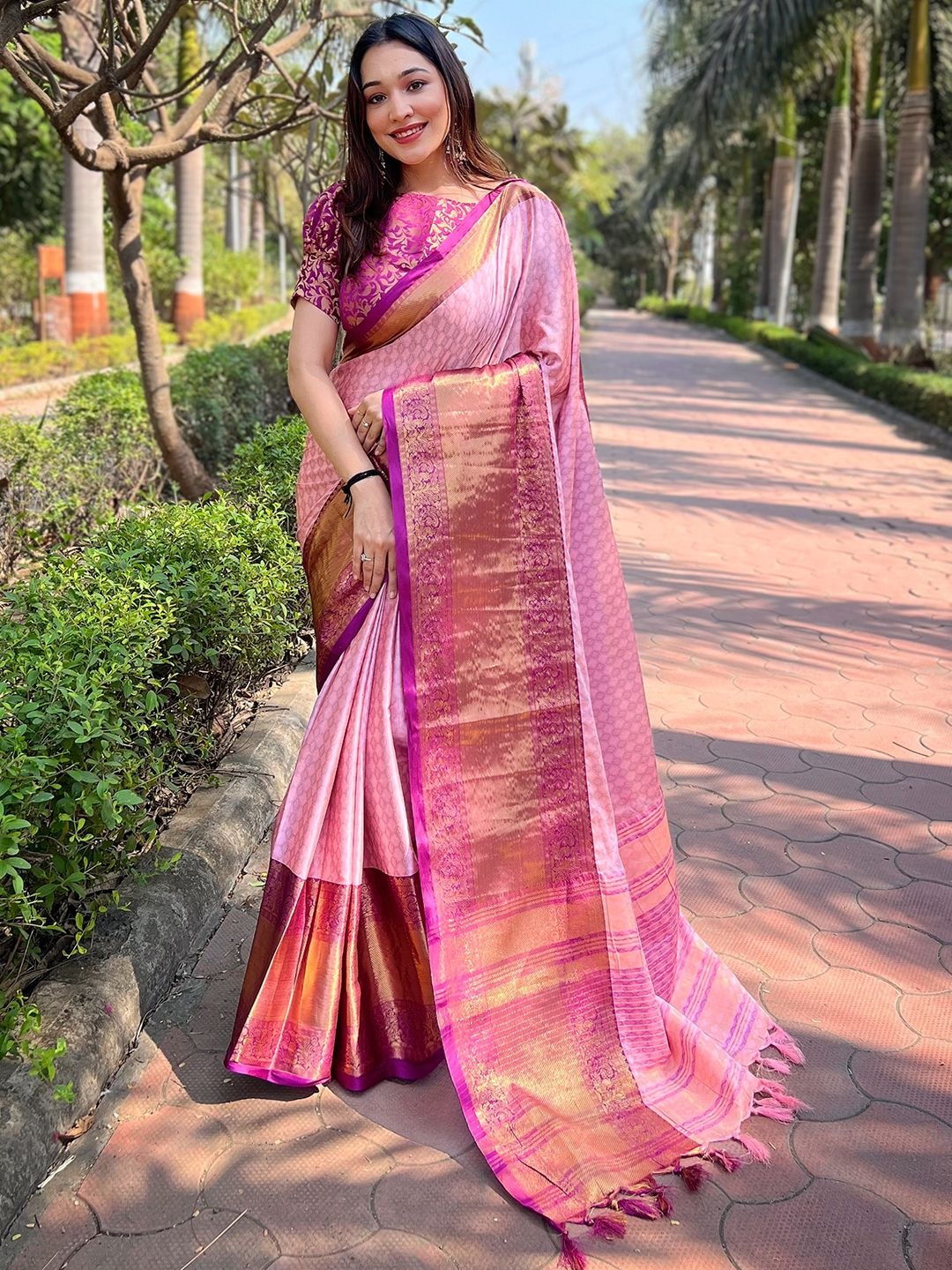 

VASTRANAND Ethnic Motifs Zari Banarasi Saree, Pink