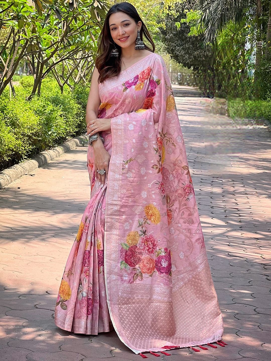 

VASTRANAND Floral Zari Banarasi Saree, Pink