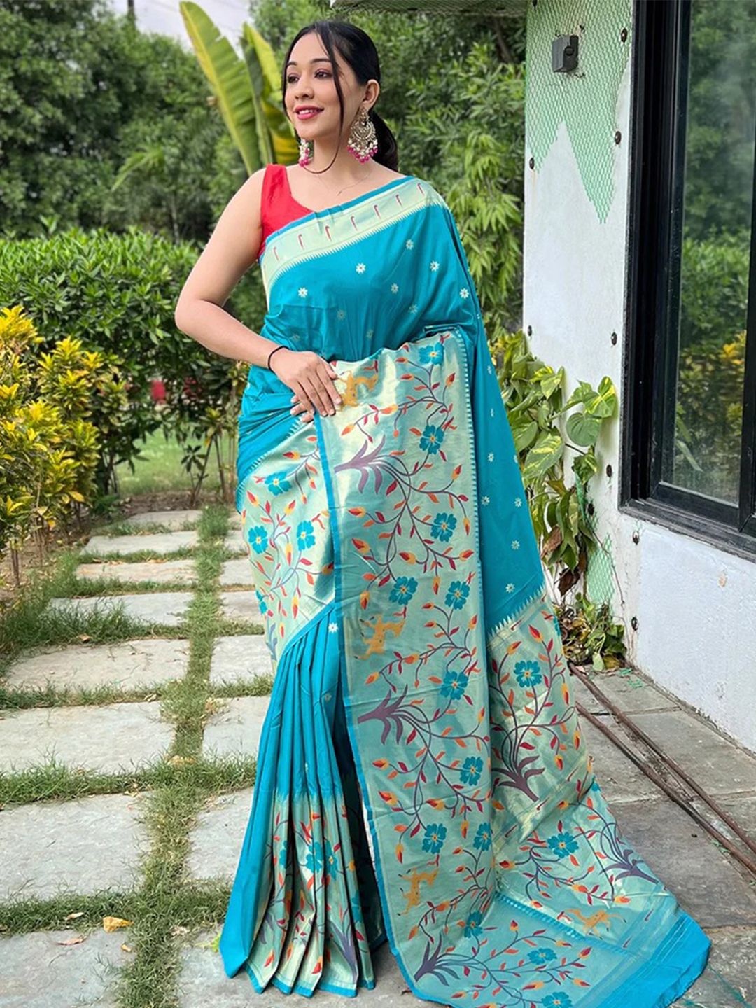 

VASTRANAND Floral Zari Banarasi Saree, Blue