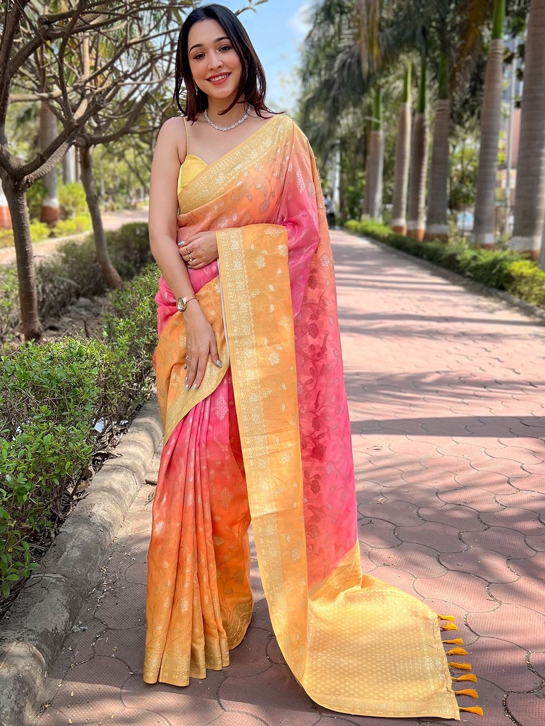 

VASTRANAND Floral Zari Banarasi Saree, Peach