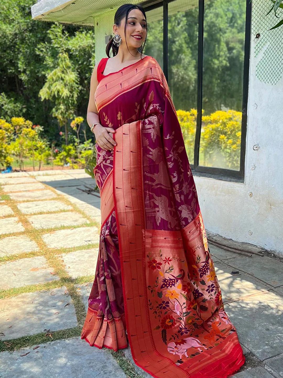 

VASTRANAND Ethnic Motifs Zari Banarasi Saree, Burgundy