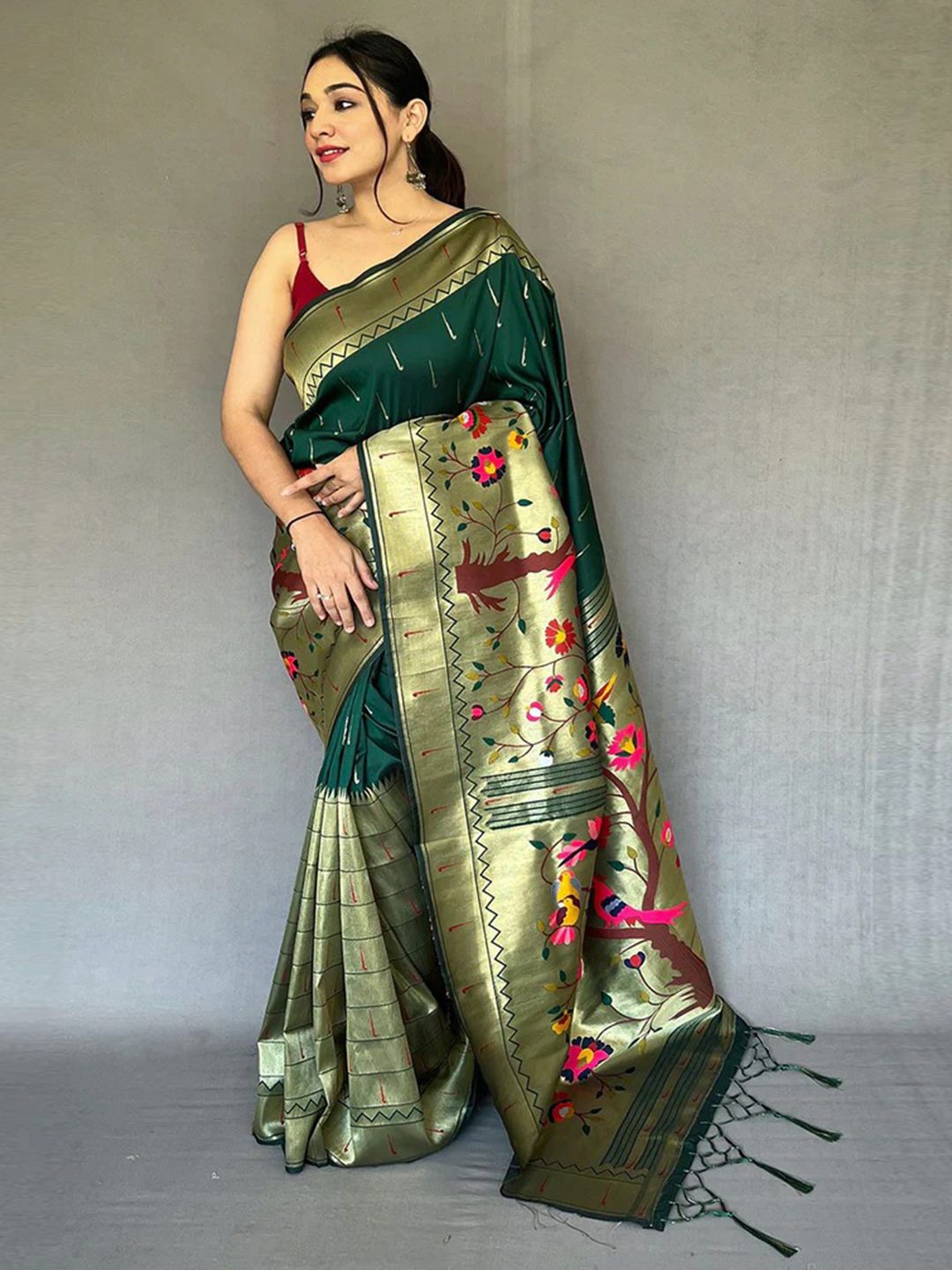 

VASTRANAND Woven Design Zari Banarasi Saree, Green