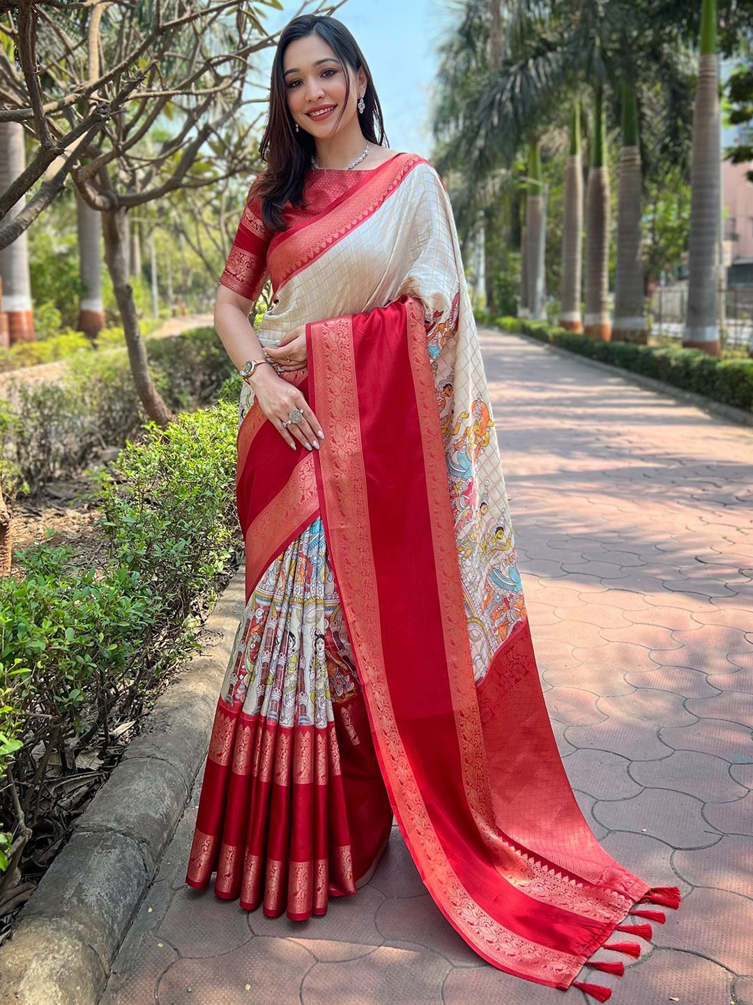 

VASTRANAND Kalamkari Zari Banarasi Saree, Cream