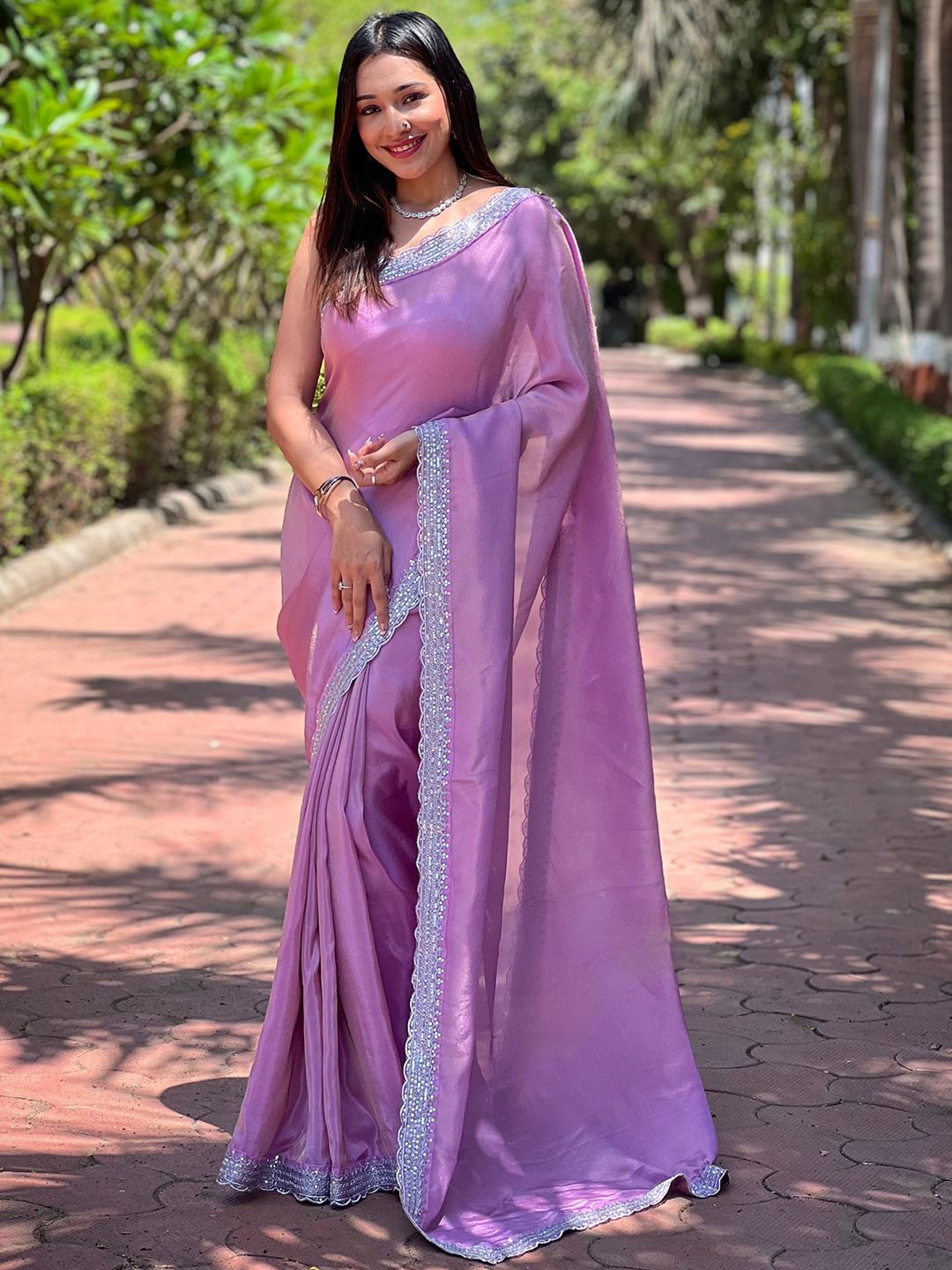 

VASTRANAND Sequinned Pure Silk Saree, Lavender