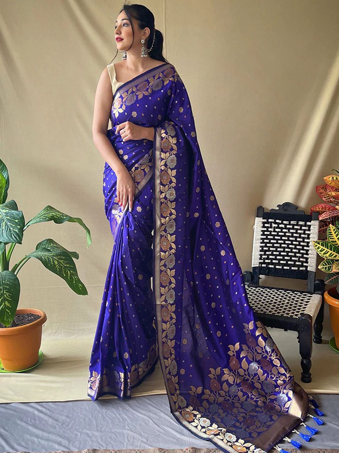 

VASTRANAND Woven Design Zari Banarasi Saree, Blue