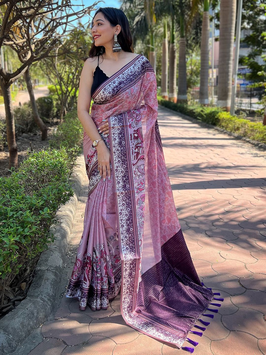 

VASTRANAND Ethnic Motifs Art Silk Banarasi Saree, Pink