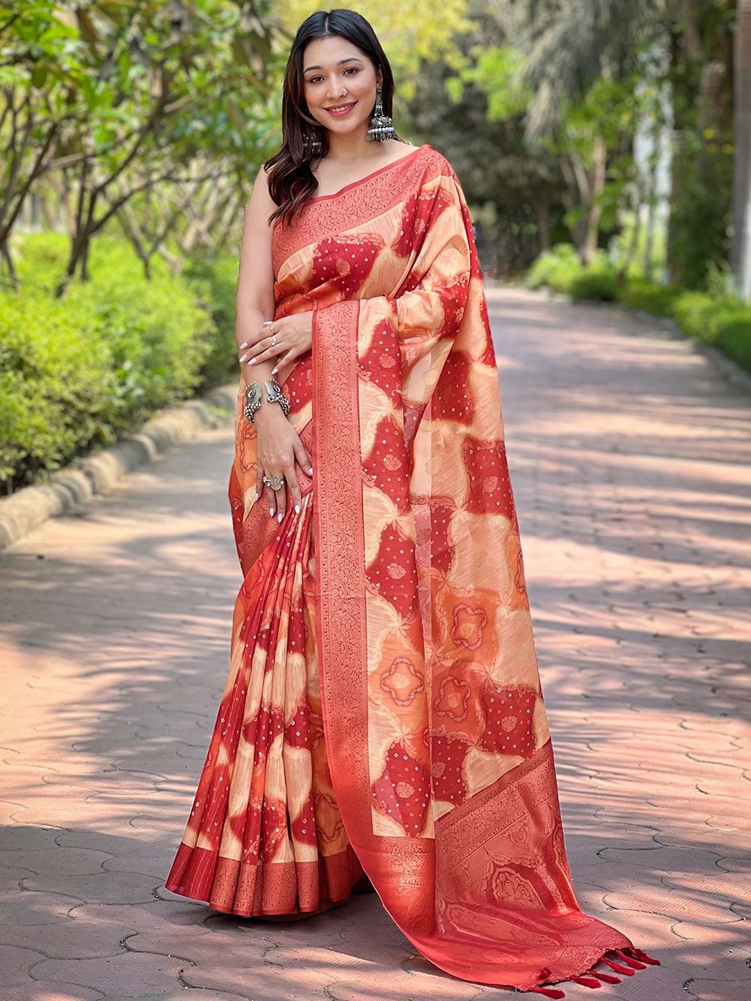 

VASTRANAND Bandhani Zari Banarasi Saree, Peach