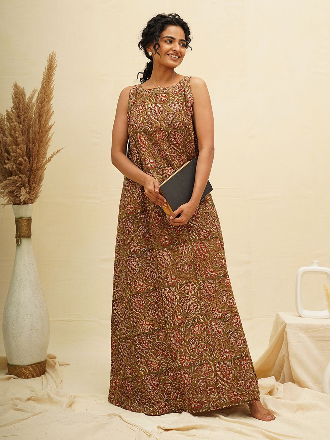 

THE SAFFRON SAGA Ethnic Motifs Printed Pure Cotton Maxi Nightdress, Green
