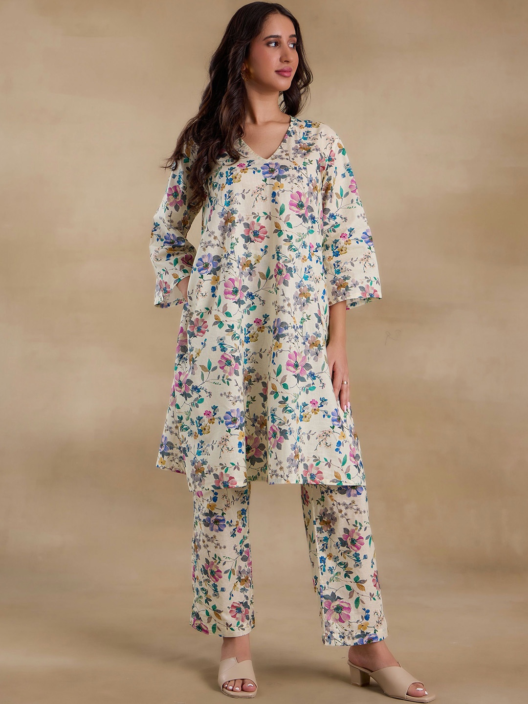 

Alaya By Stage3 Floral Printed V-Neck Bell Sleeves A-Line Kurta, Cream