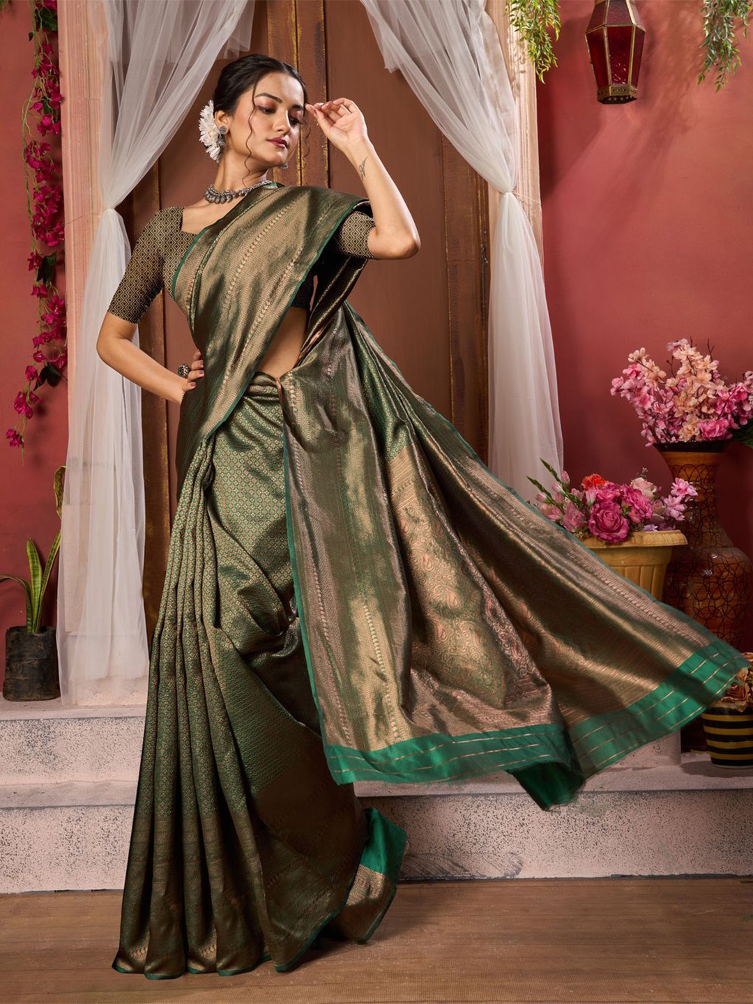 

Varanga Woven Design Zari Banarasi Saree, Green