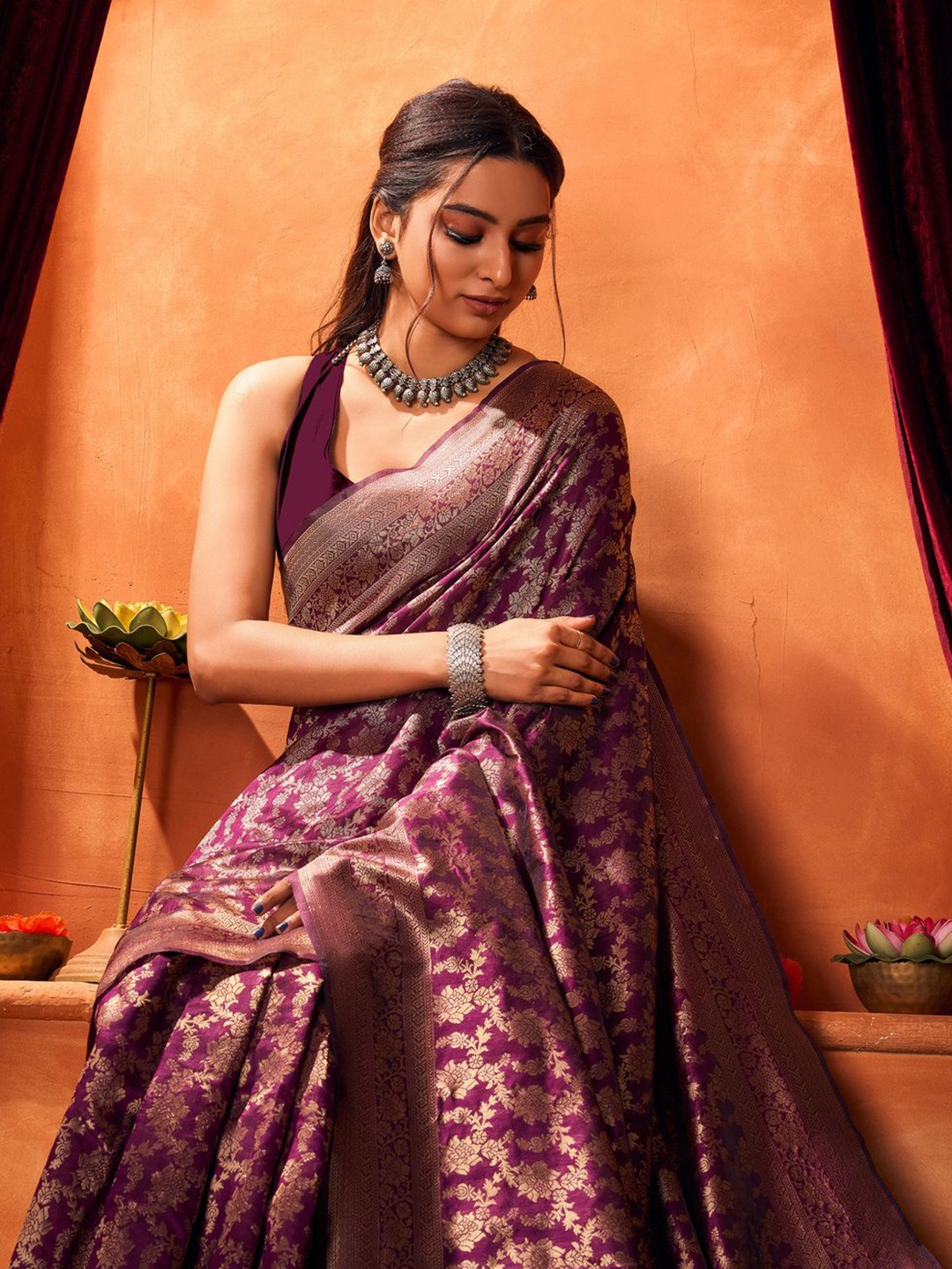 

Varanga Ethnic Motif Zari Woven Banarasi Saree, Magenta