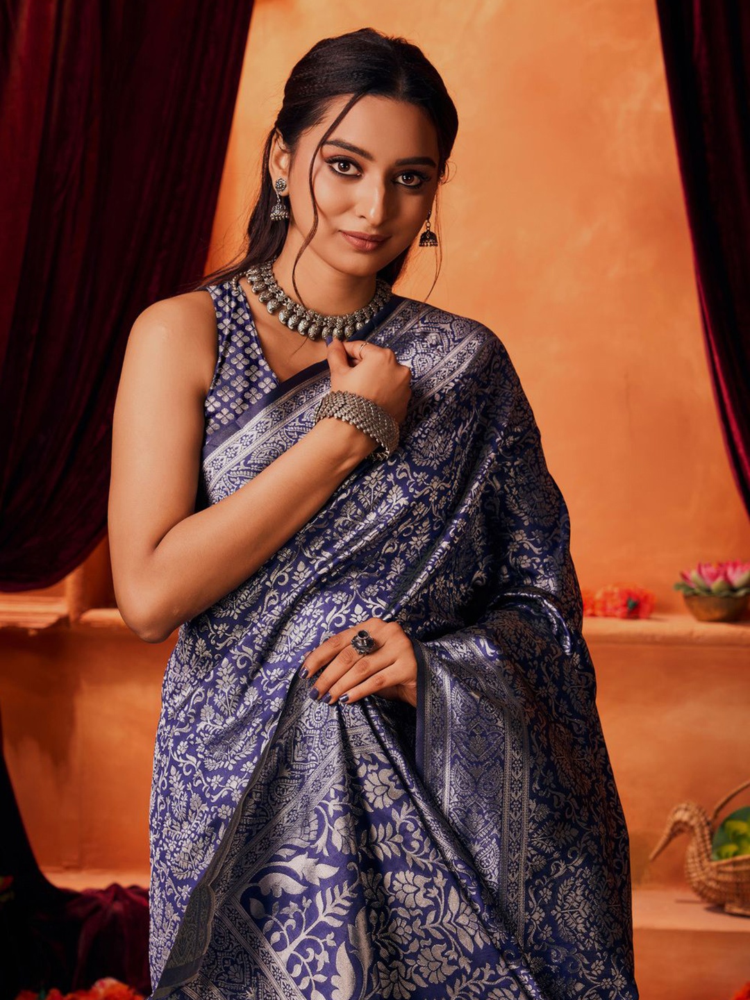 

Varanga Woven Design Zari Banarasi Saree, Silver