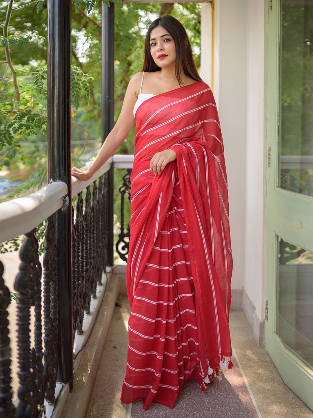

RODDUR Striped Pure Cotton Saree, Red