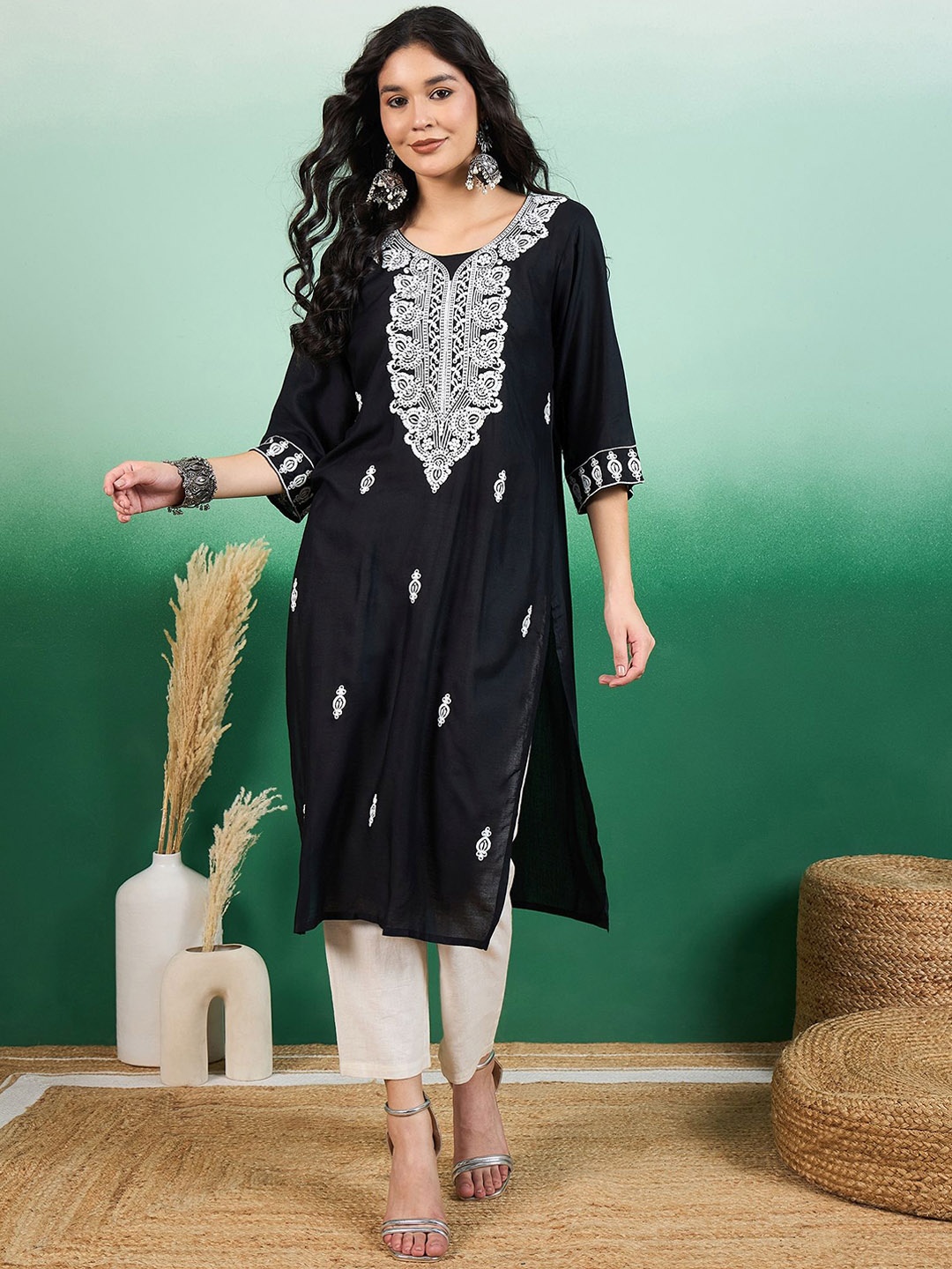 

Sangria Black & White Ethnic Motifs Embroidered Chikankari Straight Kurta