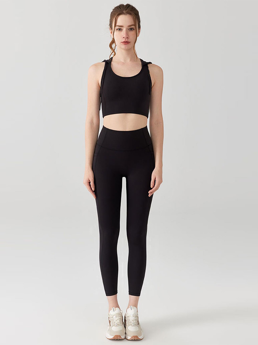 

LULU & SKY Crop Top, Black