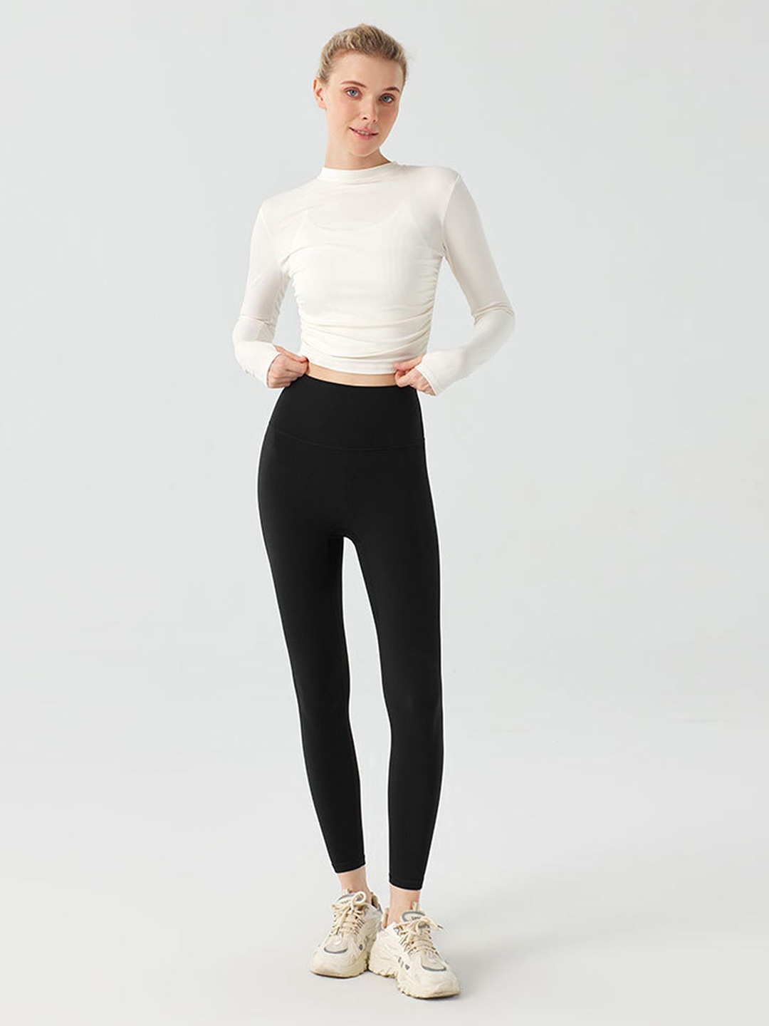 

LULU & SKY Crop Top, White