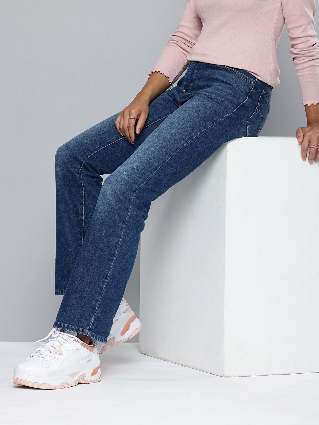 

Levis Women 315 Bootcut High-Rise Light Fade Stretchable Jeans, Blue