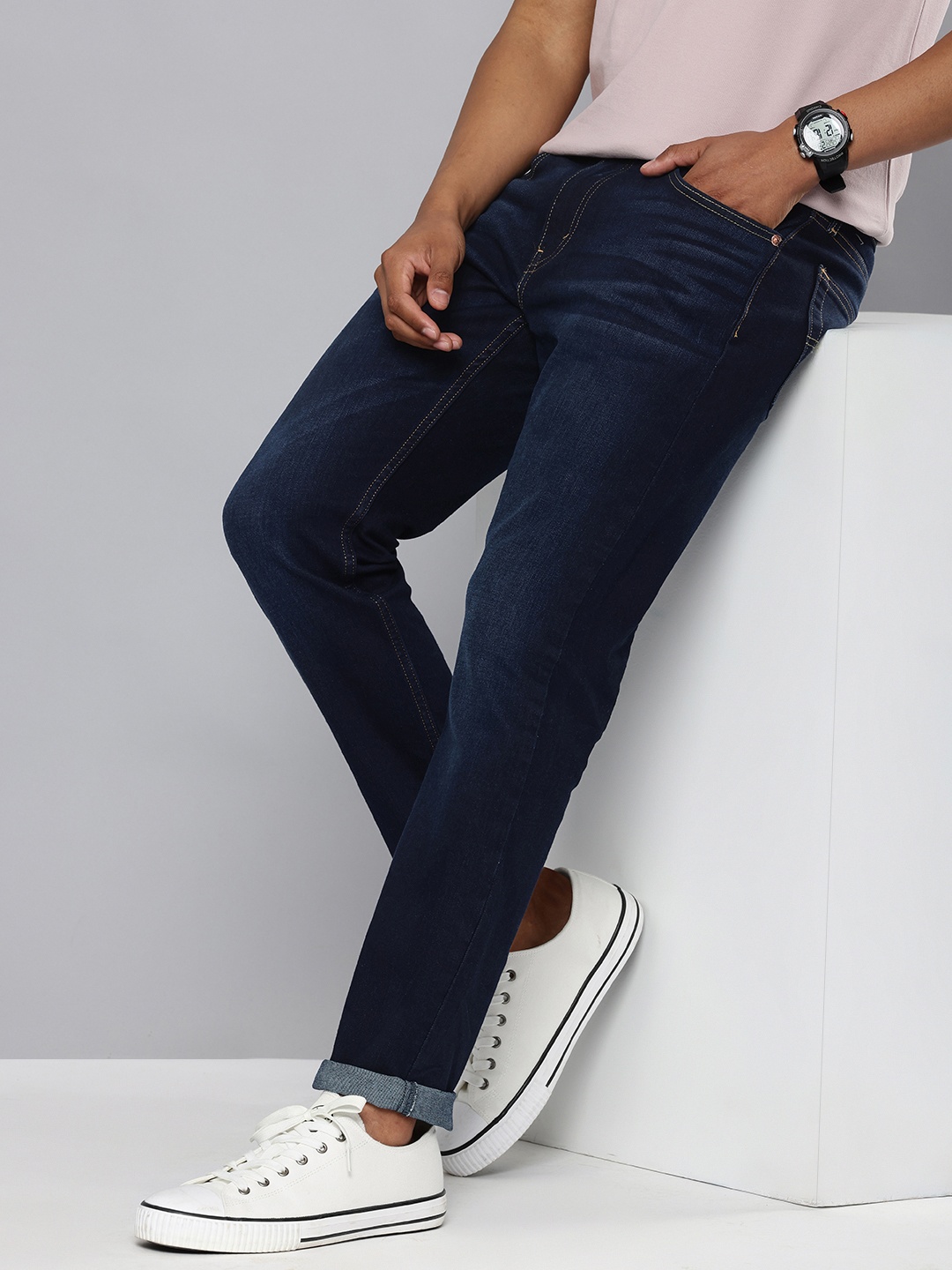 

Levis Men Tapered Fit Light Fade Stretchable Jeans, Blue