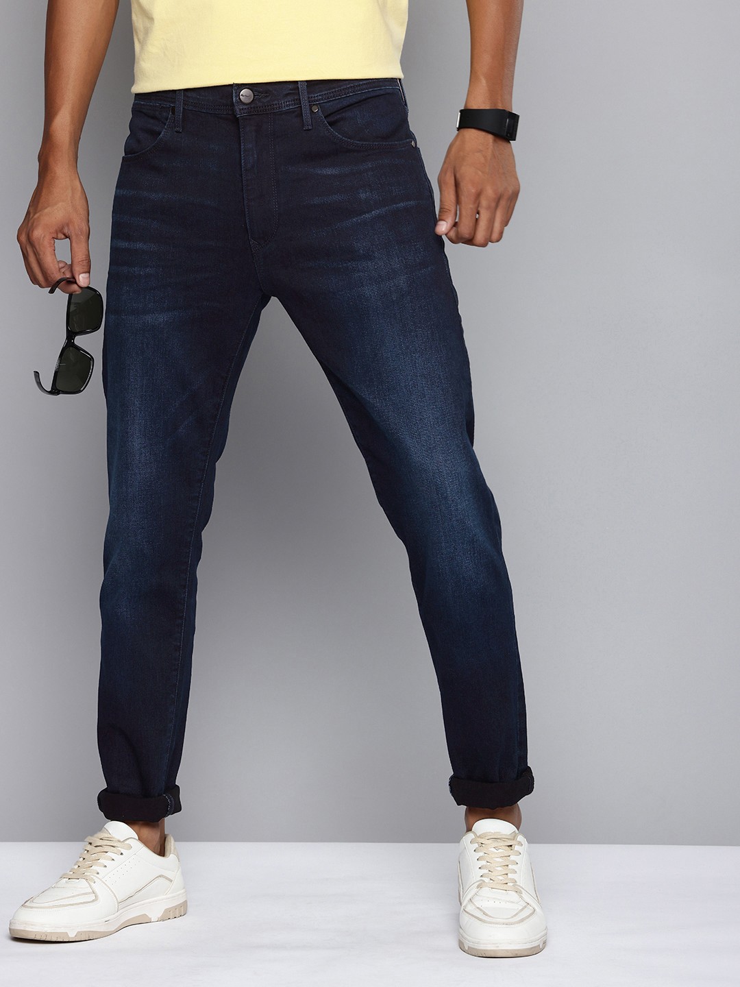 

Levis Men 512 Slim Tapered Fit Light Fade Stretchable Jeans, Blue