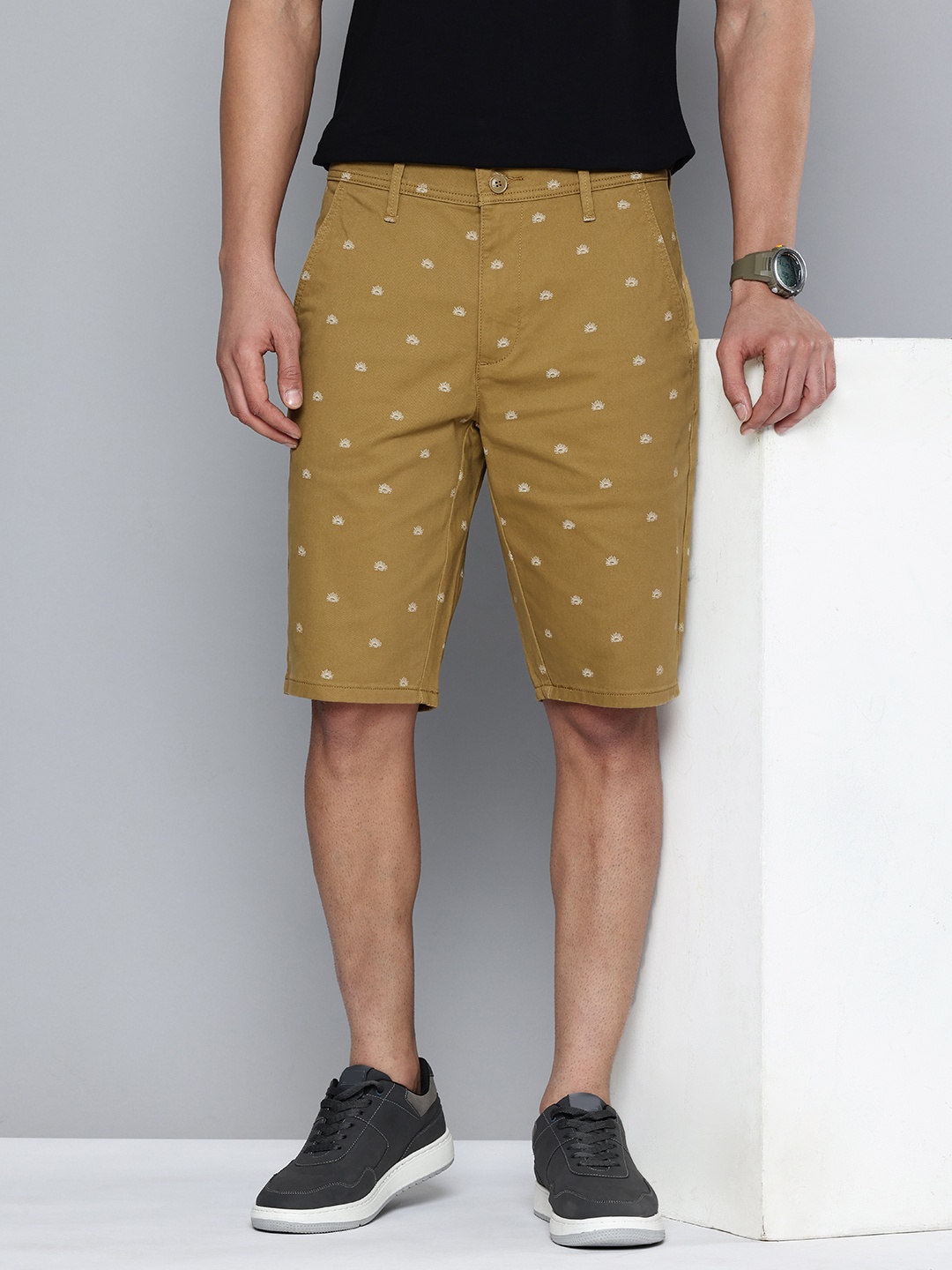

Levis Men Conversational Printed Slim Fit Chino Shorts, Olive